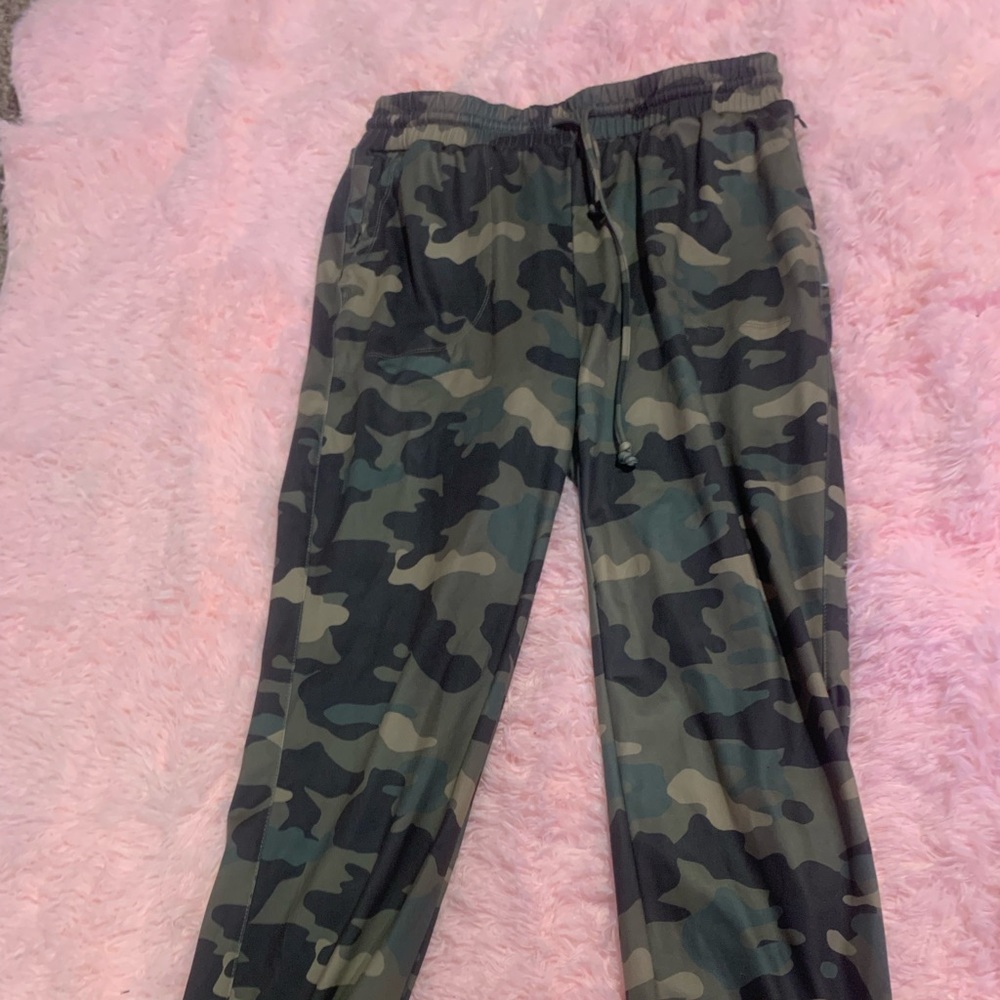 Army print stretchy joggers
